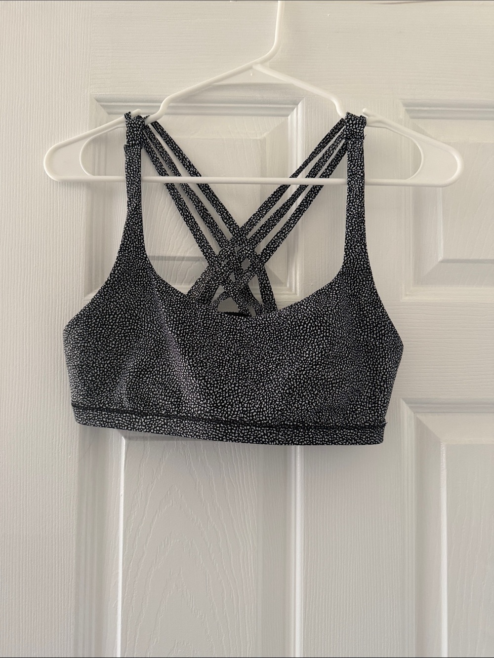 Lululemon Black Speckle Strappy Sports Bra NWOT SIZE 8